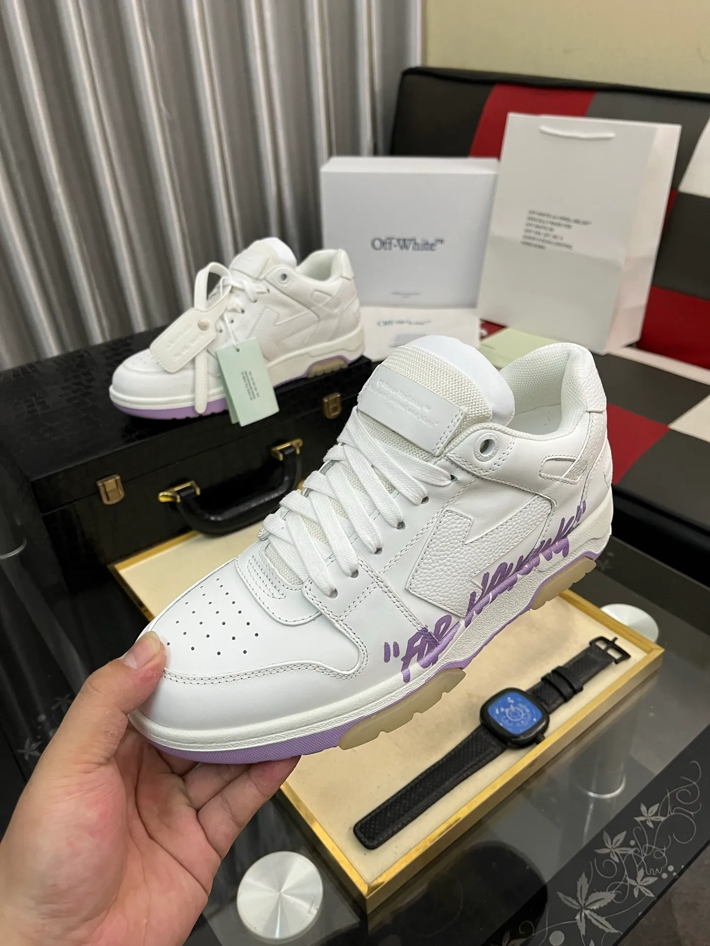 Men's shoes 💰600⌚️⌚️ OFF-White C/O VirGil Abloh fashionable and versatile casual shoes. Exclusive first release of the new model. Made of environmentally friendly cowhide leather and mesh fabric upper material. The insole is embedded with foam cushioning EVA material. The correct midsole is equipped with EVA lightweight cushioning. External tooth nail rubber outsole. The correct accessories can be customized simultaneously. Women's model: 35-40 Men's model: 39-45